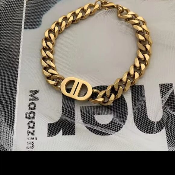 Gold Chain Bracelet - Picture 2 of 3